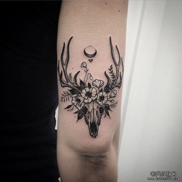 大臂麋鹿花蕊纹身tattoo图案