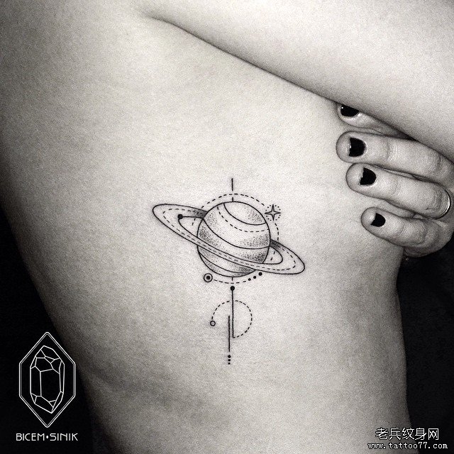 女性侧腰星球点刺小清新纹身tattoo图案