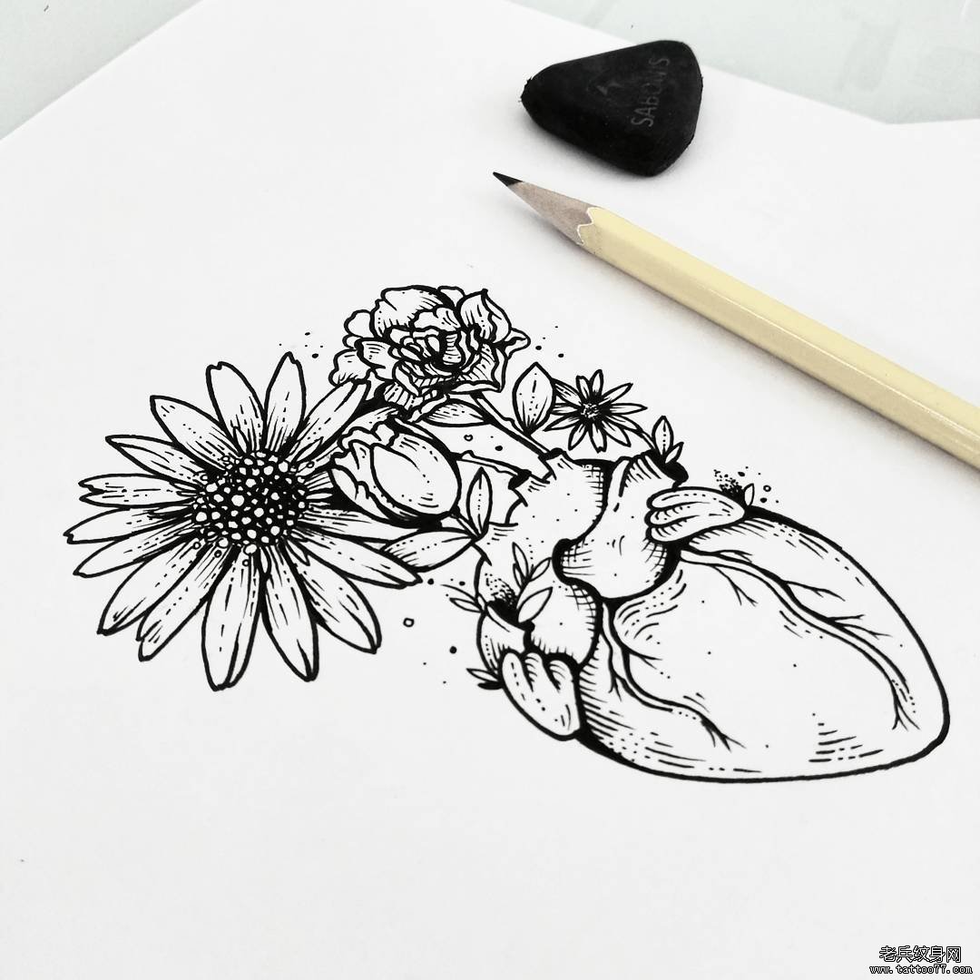 心脏和花蕊纹身图案手稿
