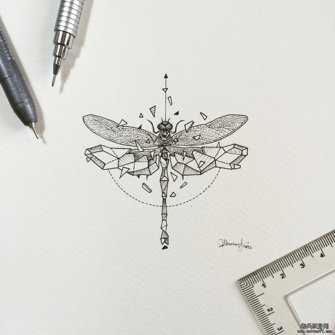 蜻蜓几何线条纹身图案手稿