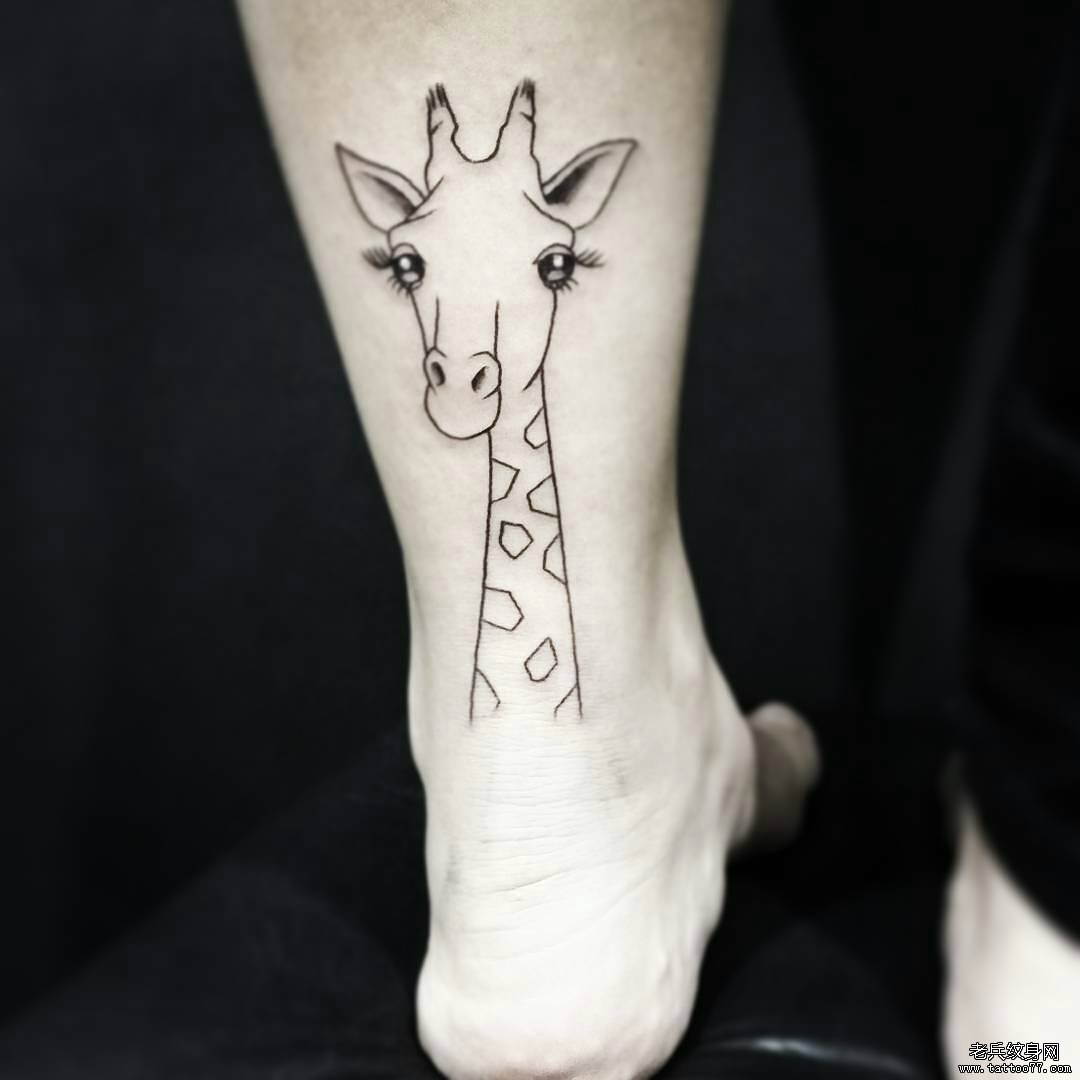 脚踝线条卡通可爱的鹿纹身图案