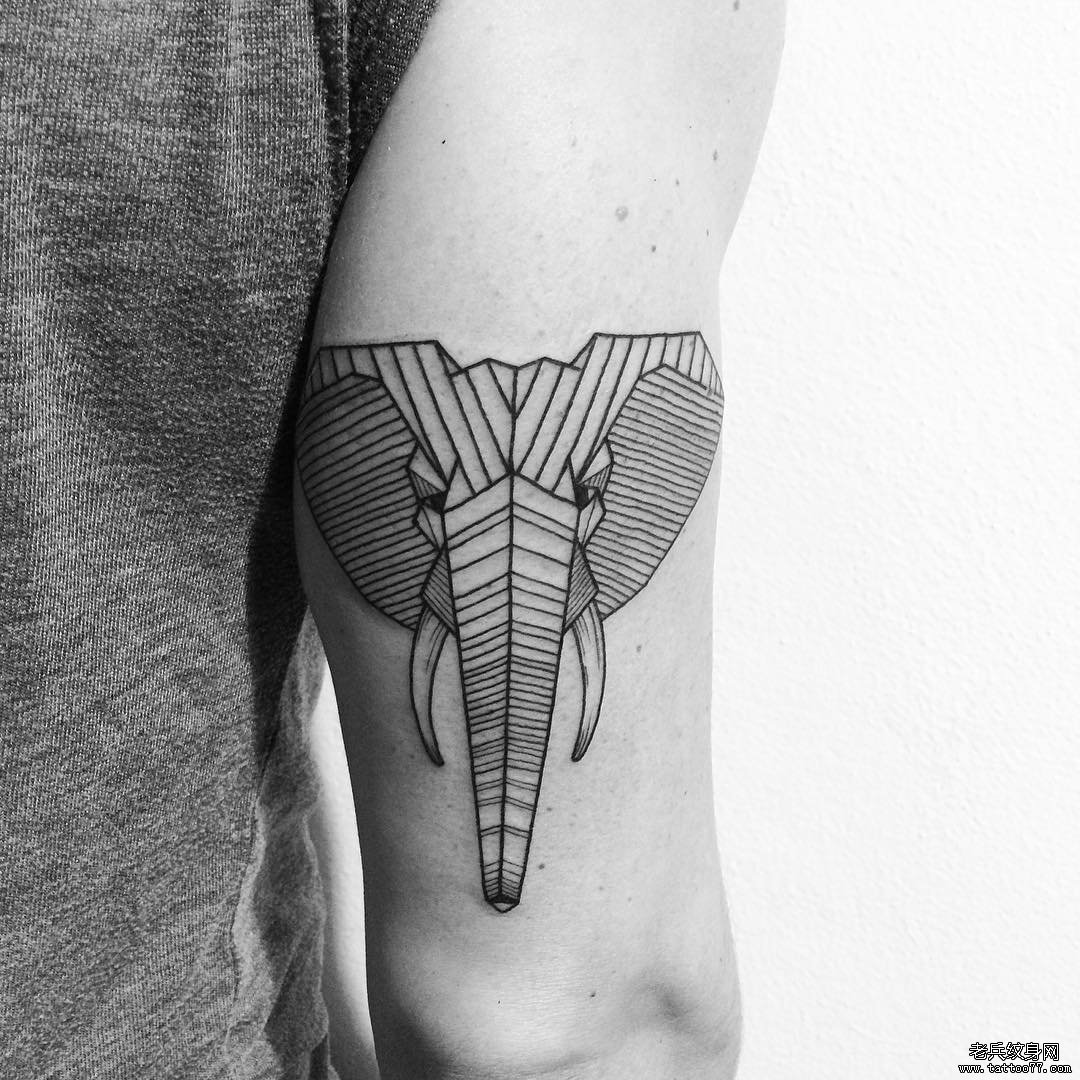 大臂几何线条大象头部纹身图案