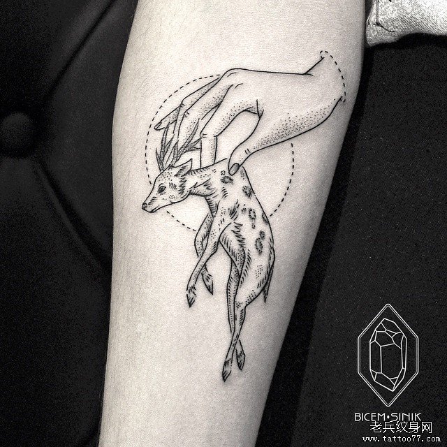 小臂点刺手鹿个性纹身tattoo图案