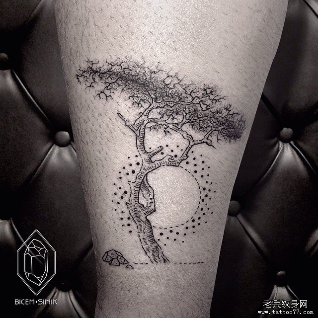小腿点刺线条树木tattoo纹身图案
