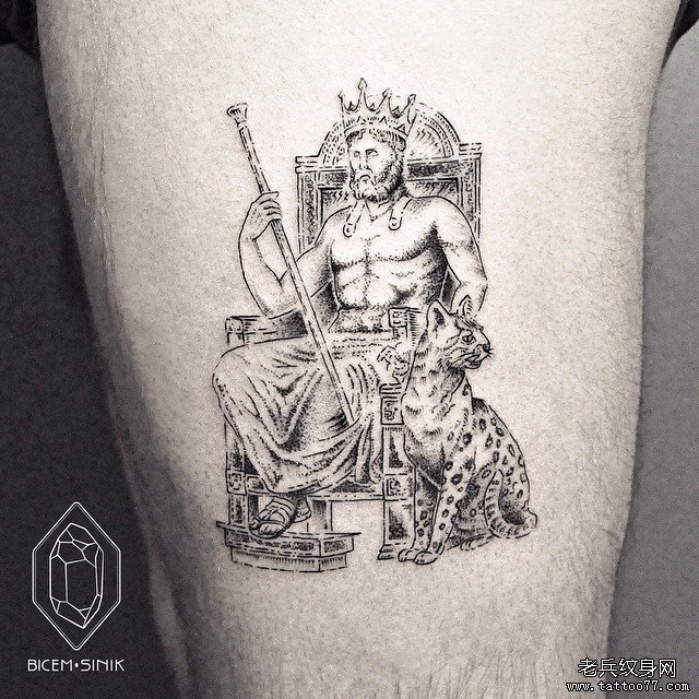 大腿欧美国王黑灰点刺tattoo纹身图案