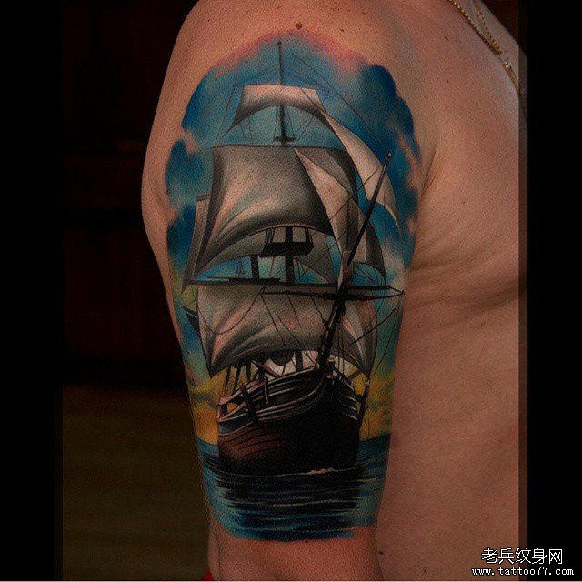 男性大臂欧美彩色帆船tattoo纹身图案