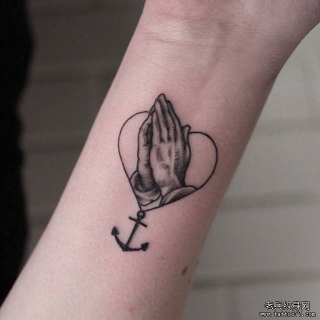 小臂祈祷之手爱心船锚tattoo纹身图案