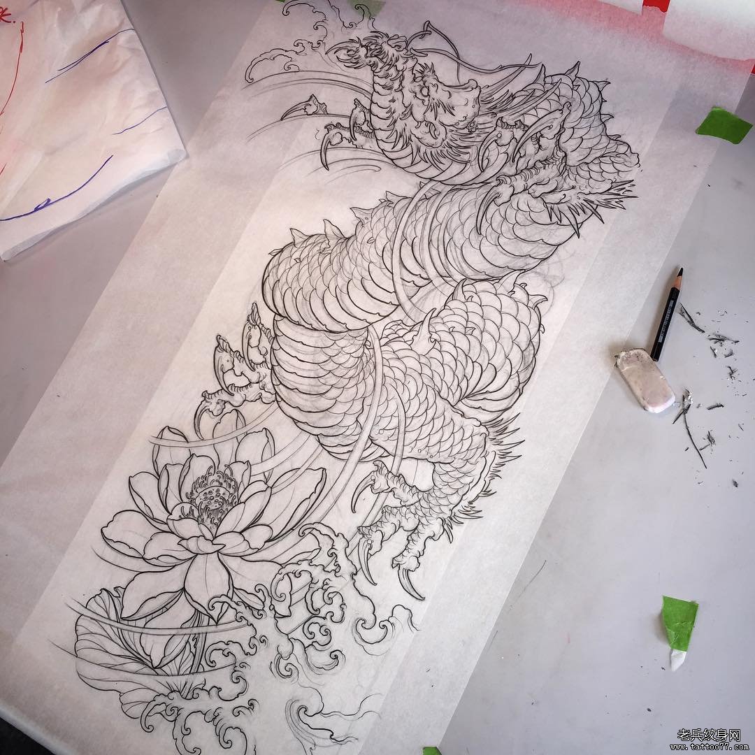 传统龙莲花线条纹身图案手稿