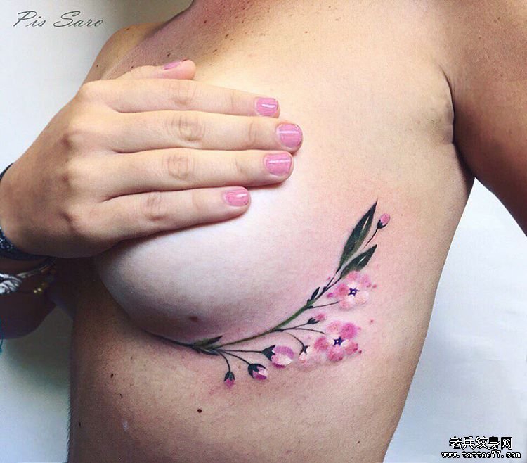 女生胸部小清新花卉纹身图案