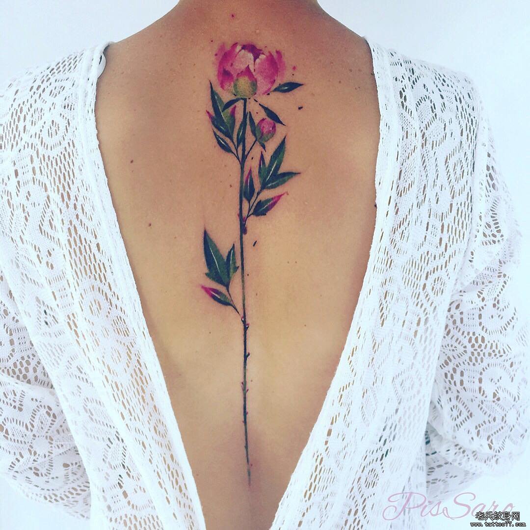 女生背部脊柱性感花卉纹身图案