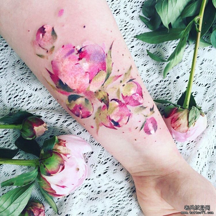 小臂漂亮的小清新花卉纹身图案