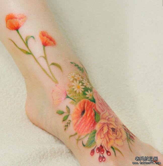 脚背小清新漂亮的花卉纹身图案