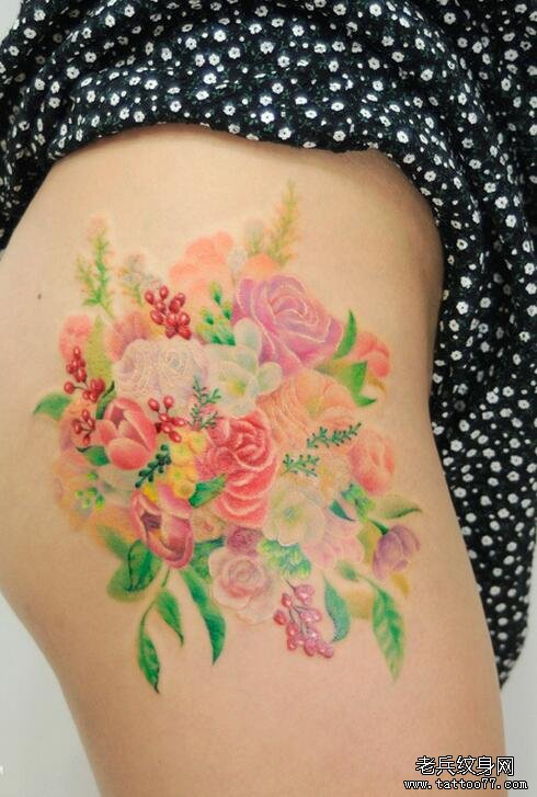 大腿性感的小清新花卉纹身图案