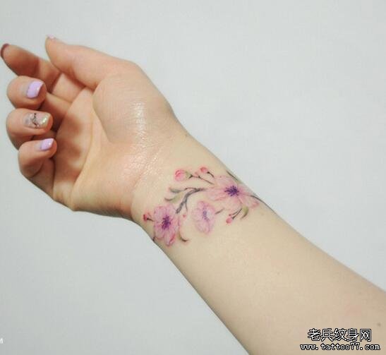 女生手腕小清新花卉手环纹身图案