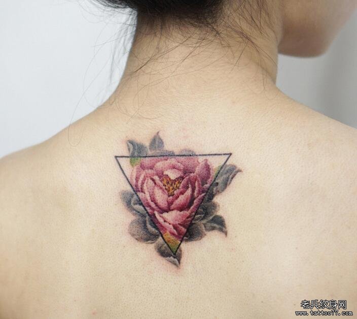 女生背部几何小清新花卉纹身图案