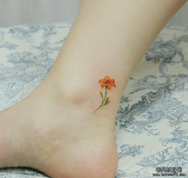 脚踝一朵迷你花卉小清新纹身图案