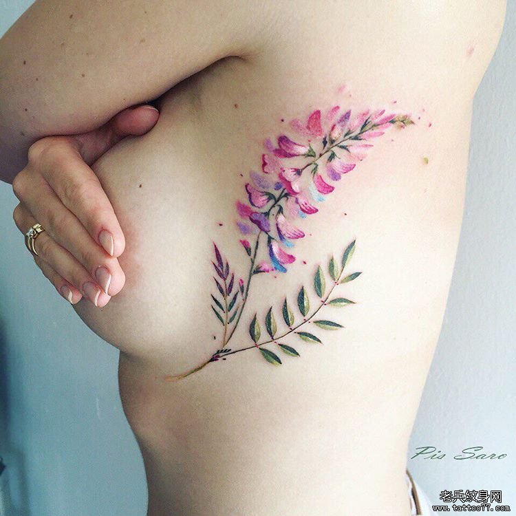女生胸部植物小清新花卉纹身图案