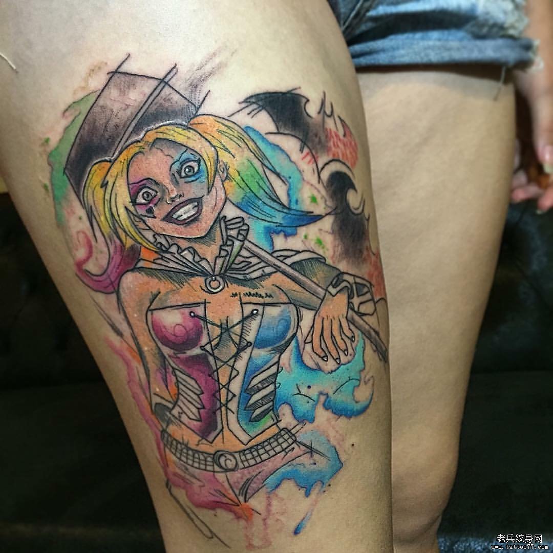大腿水彩泼墨小丑女纹身图案
