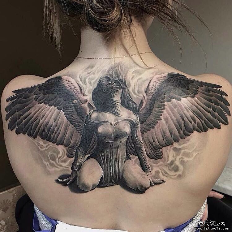女生欧美背部天使纹身图案