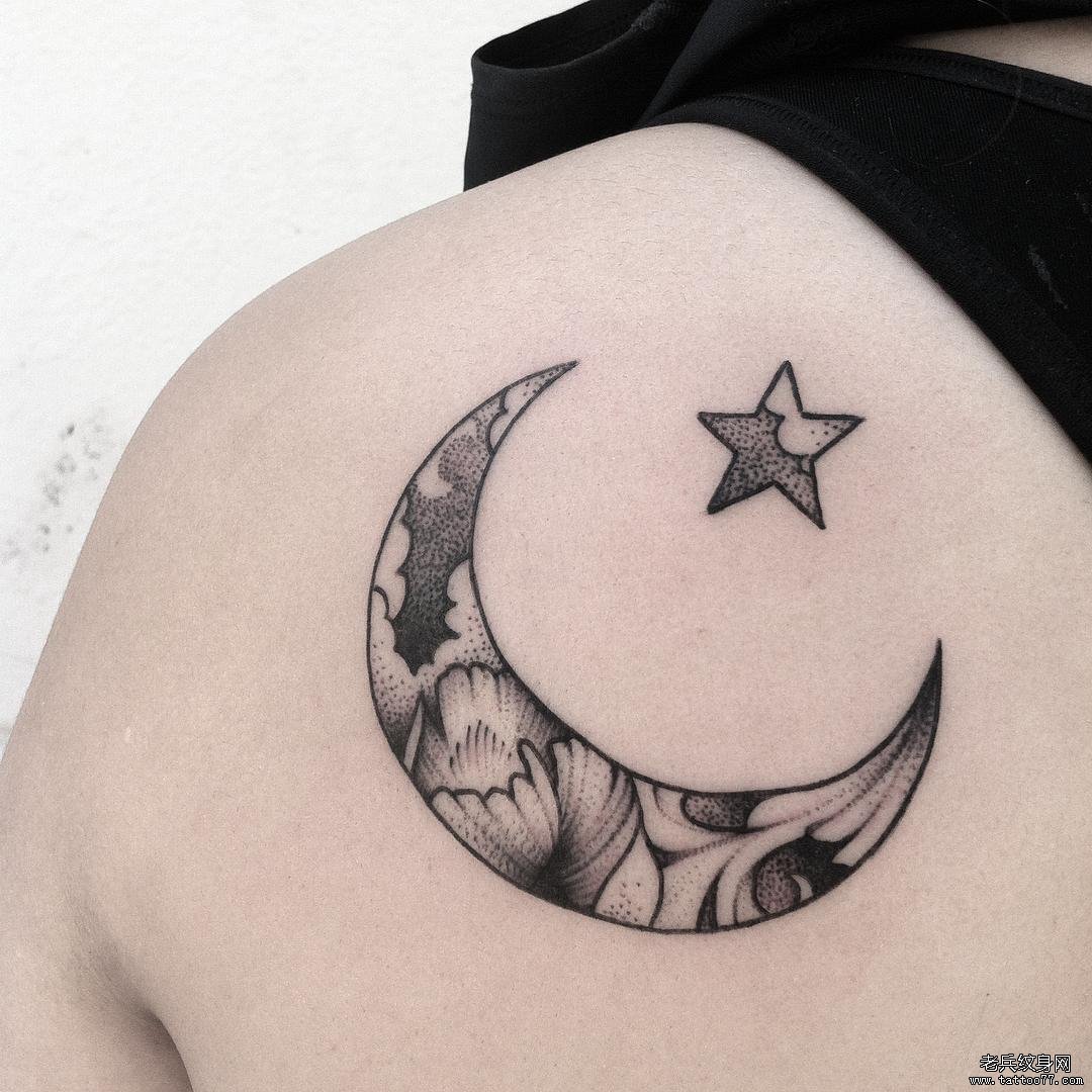 背部星星月亮小清新纹身图案
