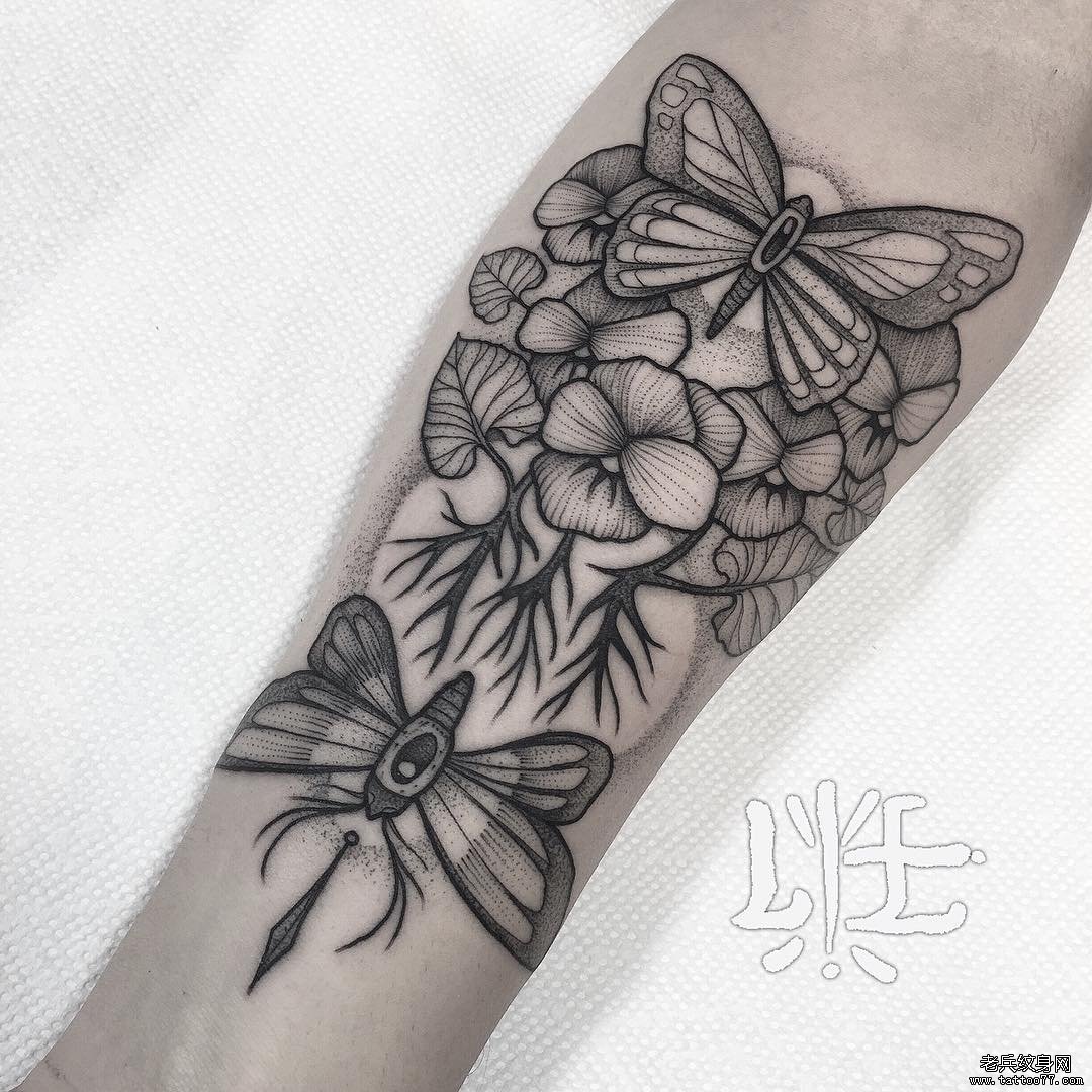 小臂欧美线条点刺蝴蝶花卉纹身图案