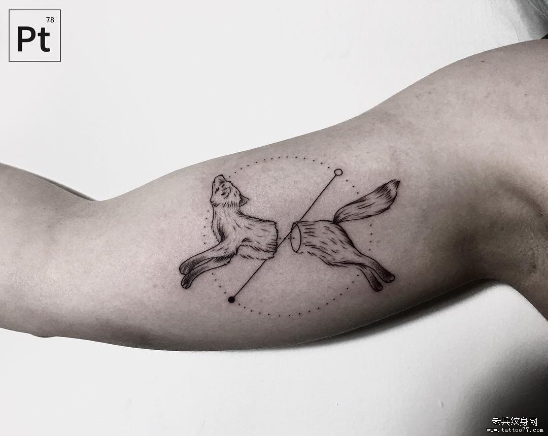 大臂点刺简单动物狼纹身图案
