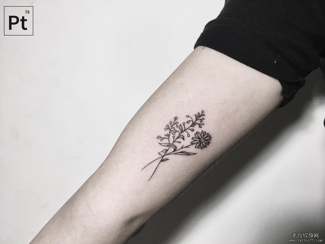 大臂小清新花卉纹身图案