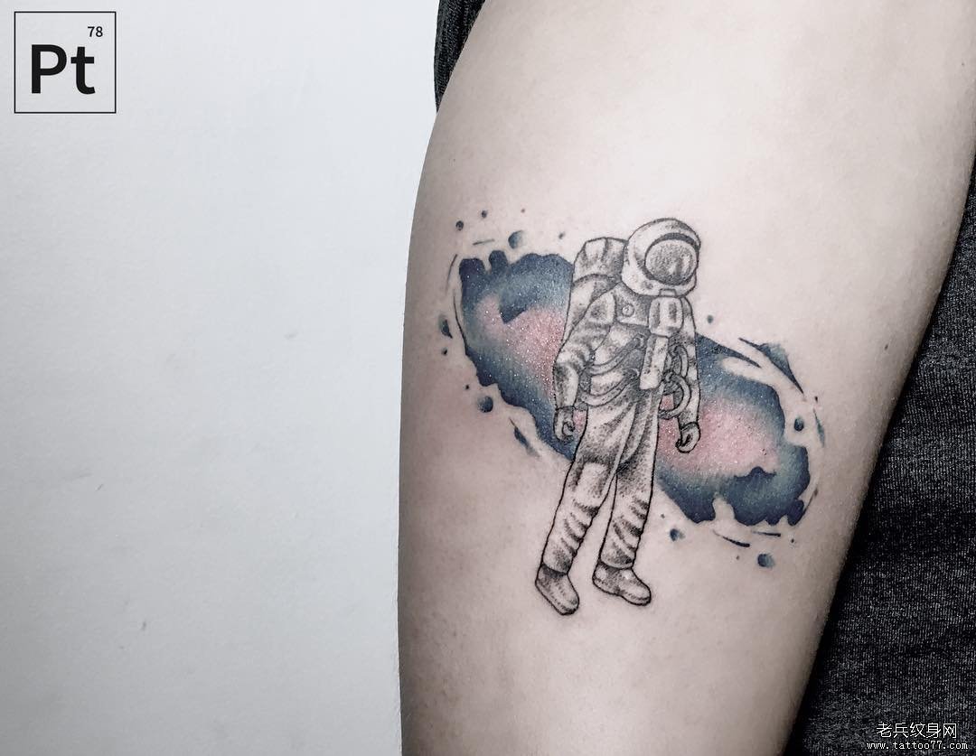 小腿宇航员泼墨星空纹身图案
