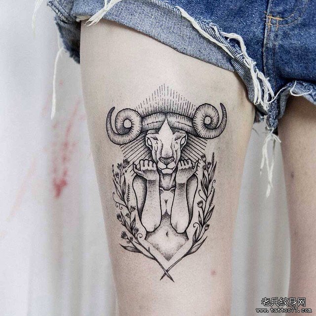 大腿欧美个性羚羊头人身结合纹身图案