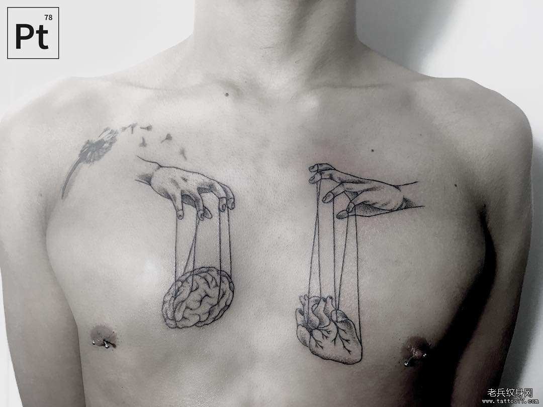 胸部点刺手和人脑纹身图案