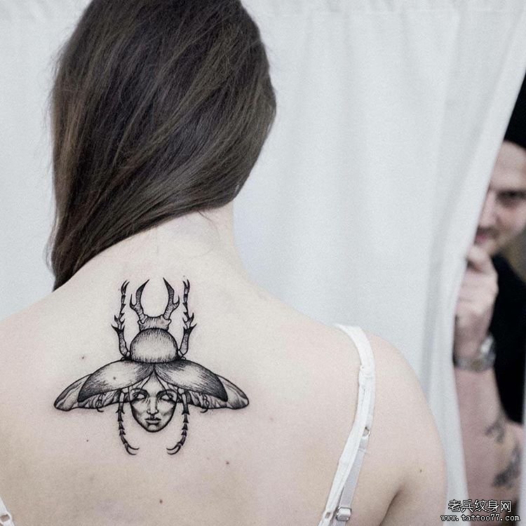 背部欧美甲虫人像点刺纹身图案