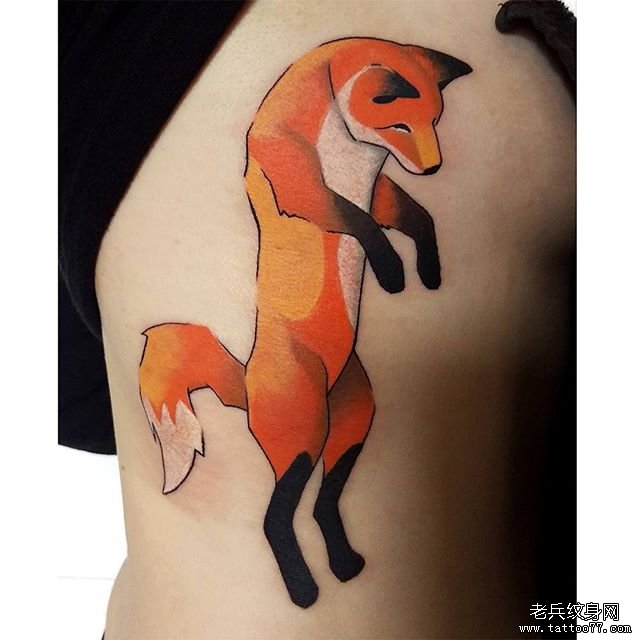 侧腰彩色狐狸纹身图案
