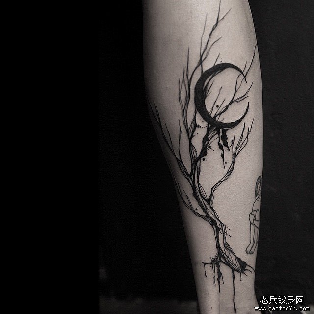 小腿欧美泼墨线条树月亮纹身图案