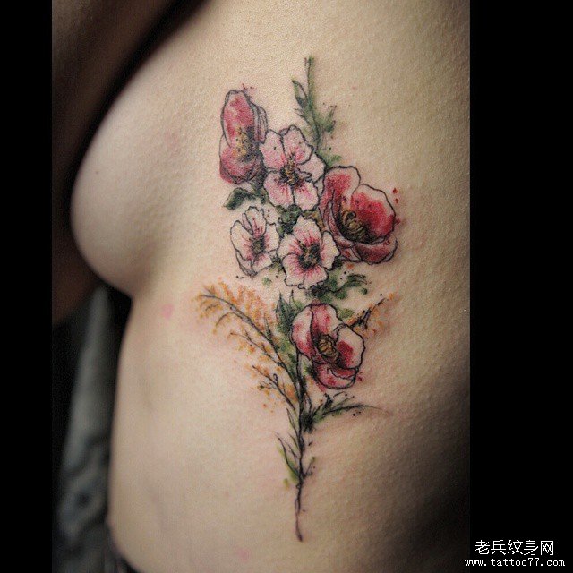 侧腰彩色欧美花卉纹身图案