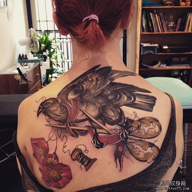 背部欧美鸟花朵飞蛾school纹身图案