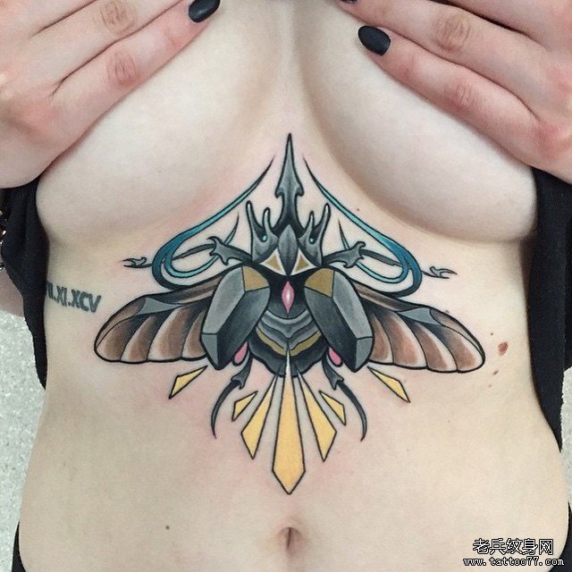 欧美school胸部性感昆虫纹身图案