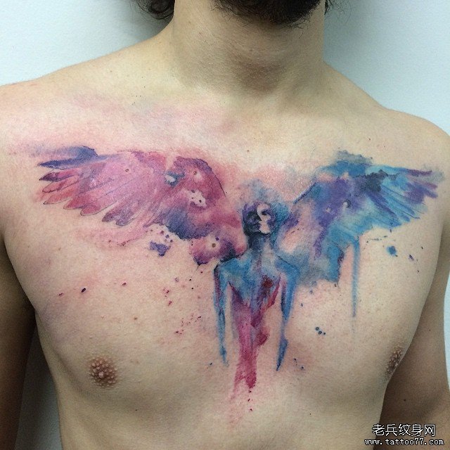 胸部泼墨彩绘翅膀天使纹身图案