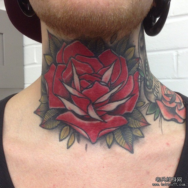 颈部欧美红玫瑰纹身图案
