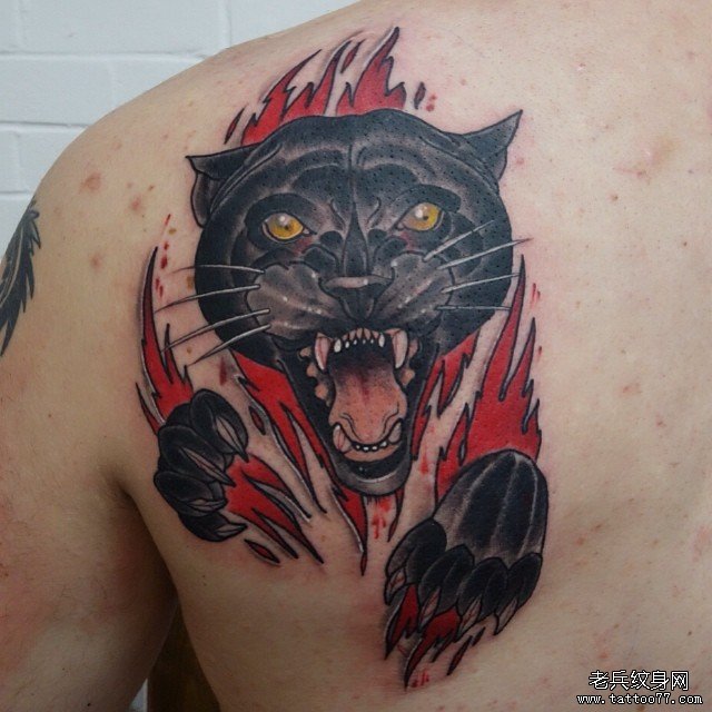 背部欧美黑豹撕皮纹身图案