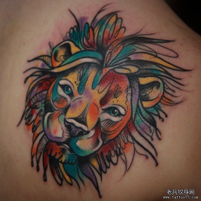 背部欧美泼墨水彩狮子纹身图案