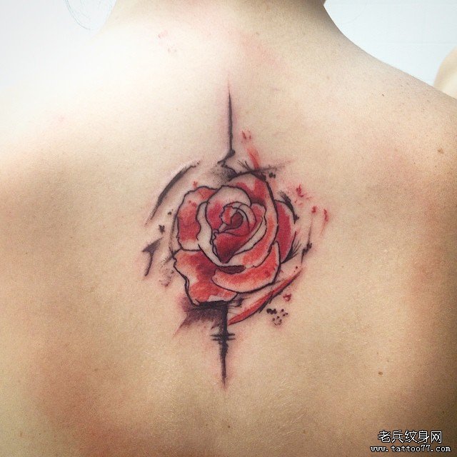 背部欧美泼墨玫瑰纹身图案
