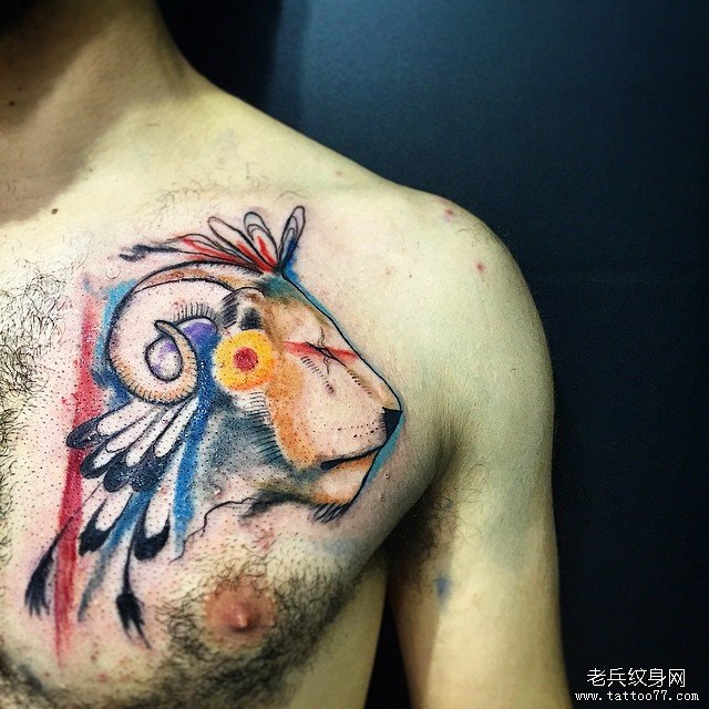 胸部印第安狮子羊角纹身图案