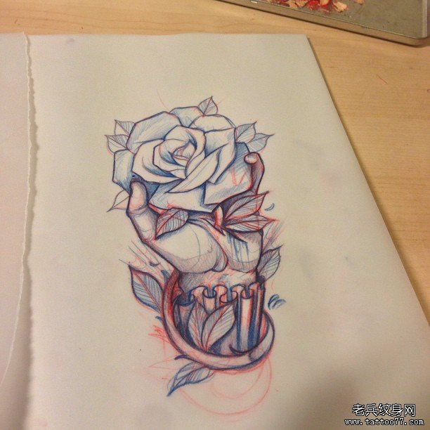 欧美手玫瑰纹身图案手稿