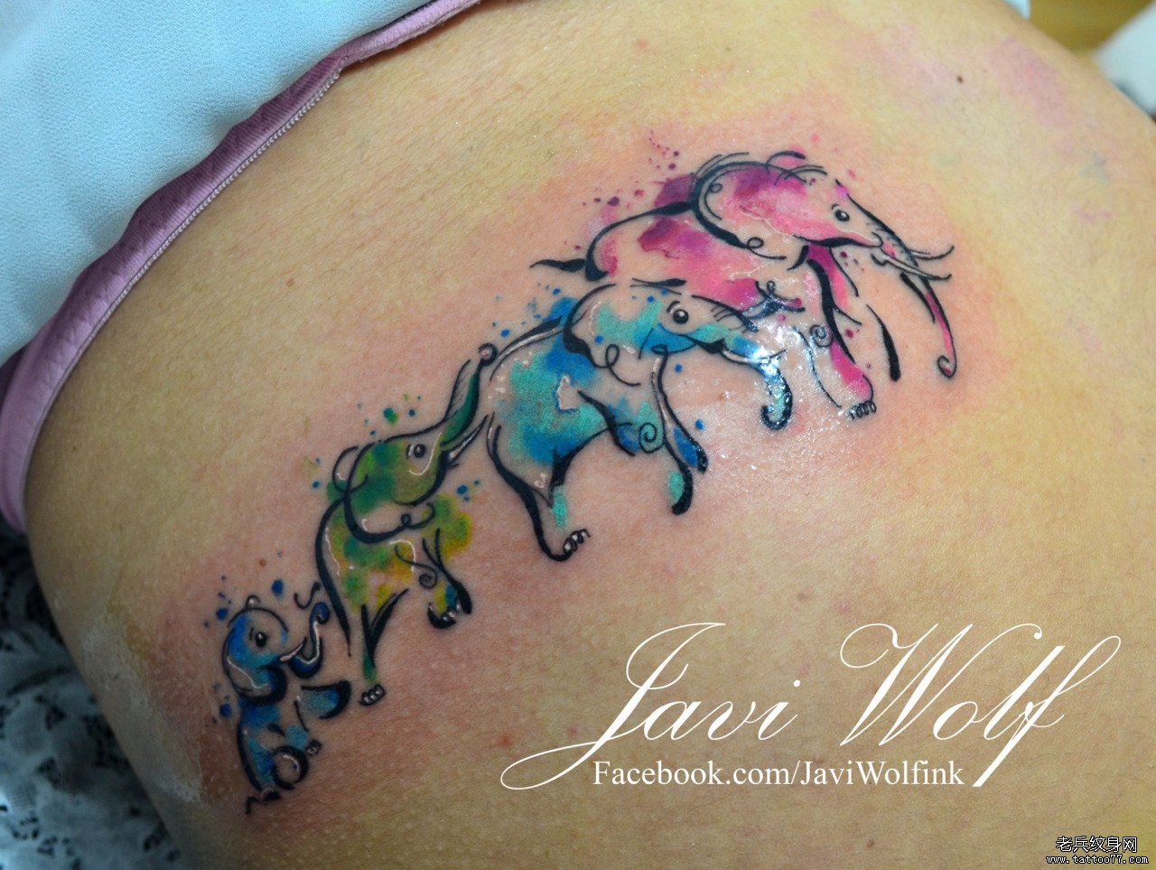 大腿泼墨大象家庭纹身彩色图案