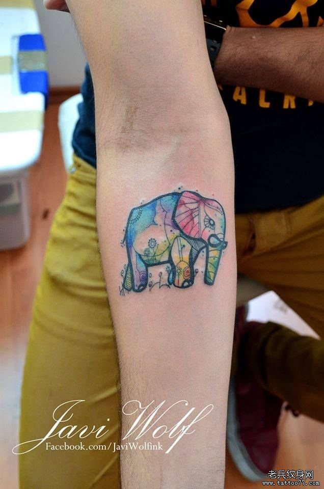 小臂泼墨线条彩绘大象纹身图案