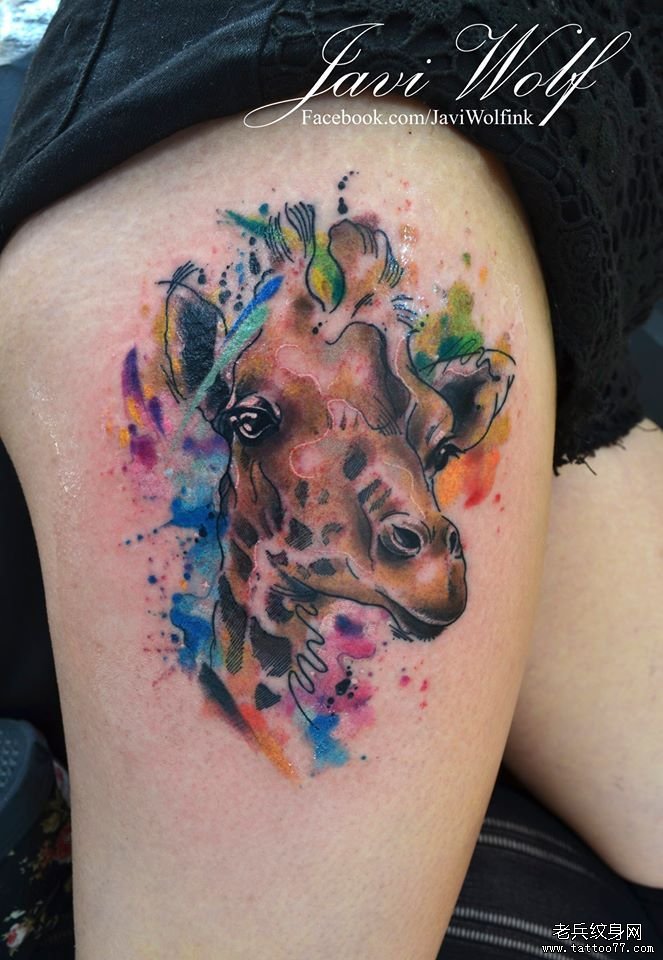 大腿性感彩色泼墨长颈鹿头像纹身图案