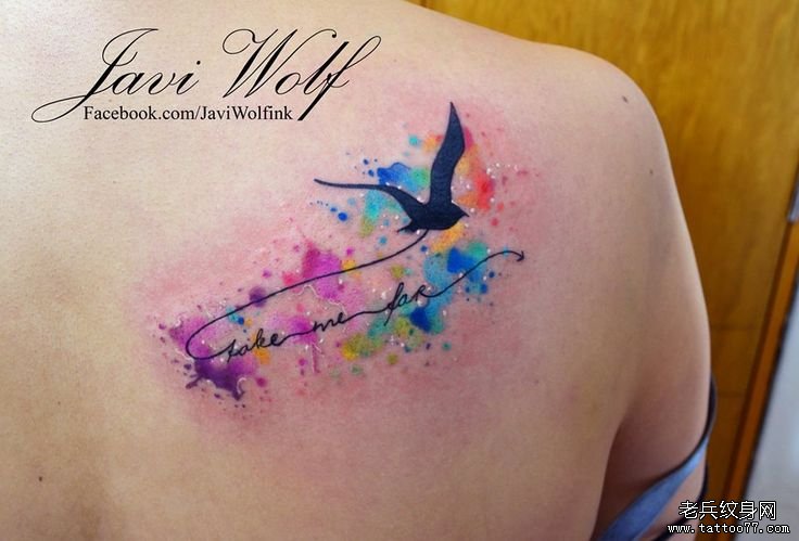 背部字母鸟彩色泼墨纹身图案