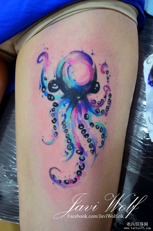 大腿彩色泼墨章鱼纹身图案