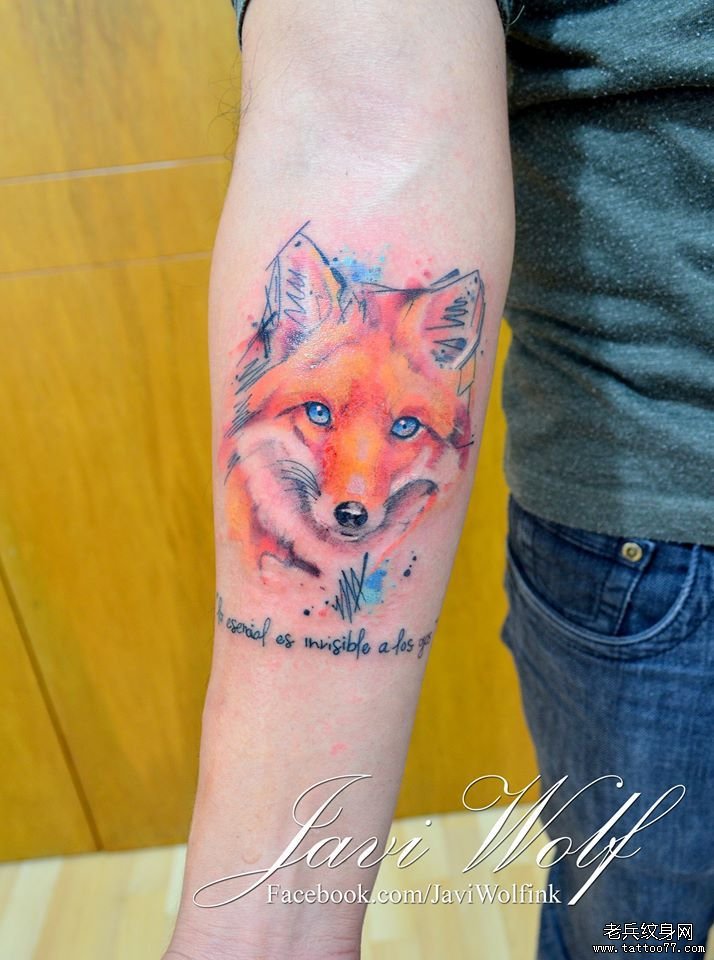 小臂彩色泼墨狐狸头纹身图案