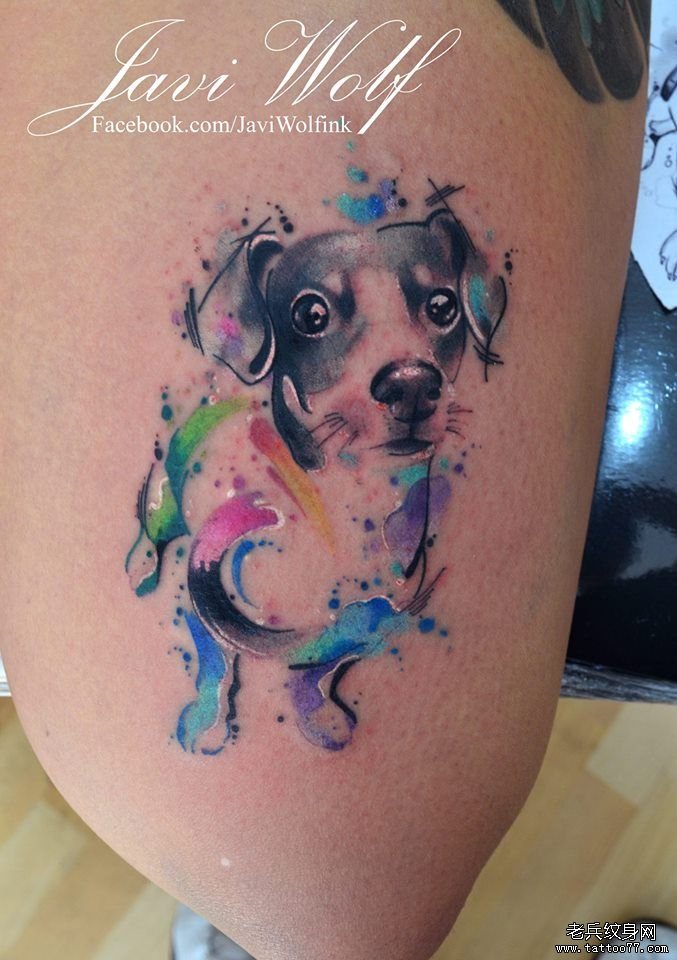大腿彩色泼墨狗纹身图案